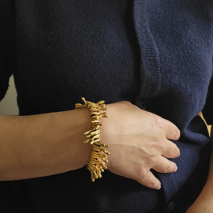 Autorska bransoleta artystyczna Fringe z mosiądzu, designerska biżuteria rzeźbiarska handmade